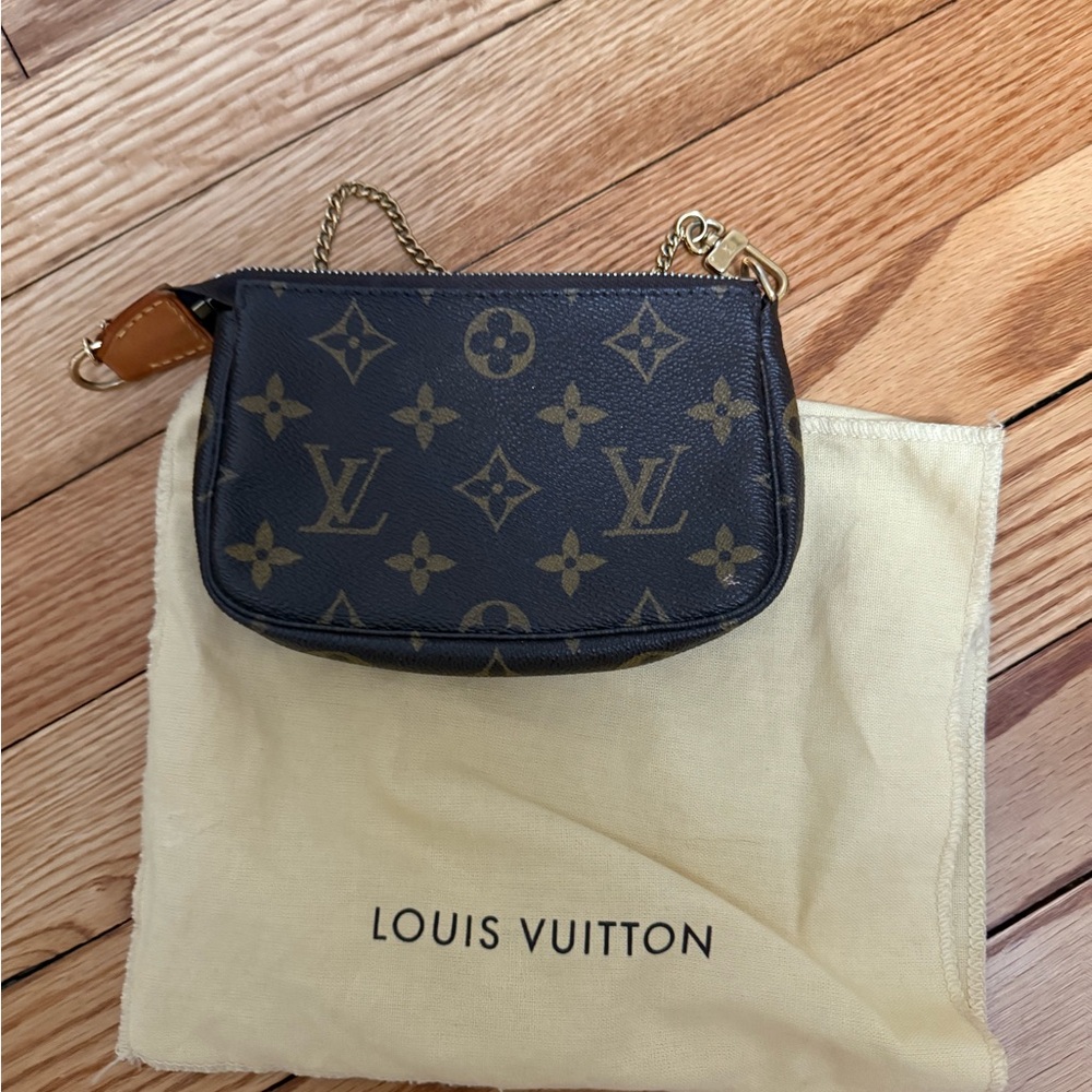 Louis Vuitton Monogram Clutch